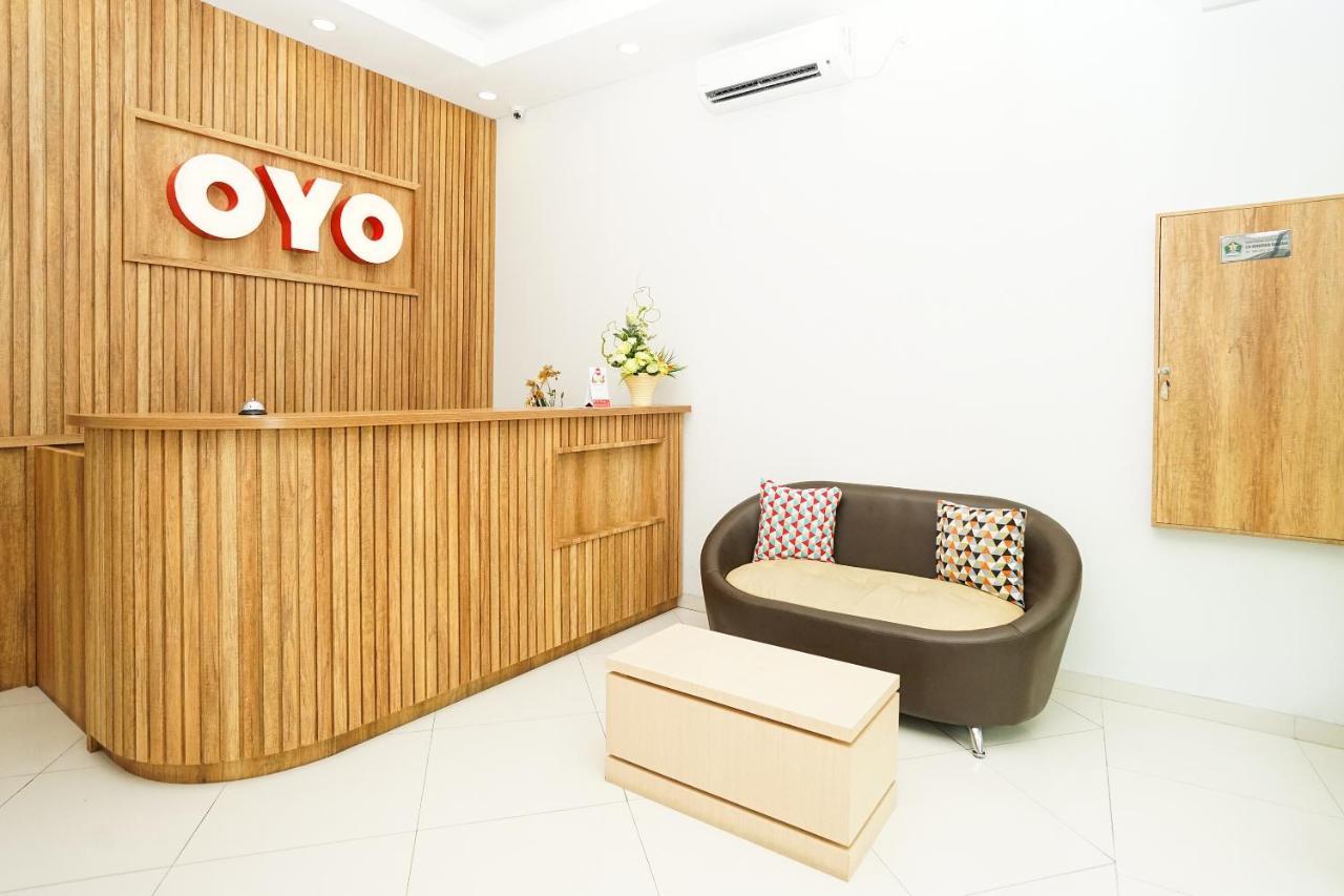 Oyo 272 M Suite Residence マラン エクステリア 写真